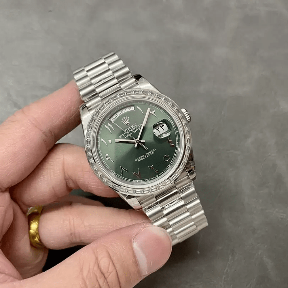 롤렉스 데이데이트 그린 다이얼 아랍 다이아베젤 쥬빌레 40mm V3(텅스텐 헤비 버전) 228236