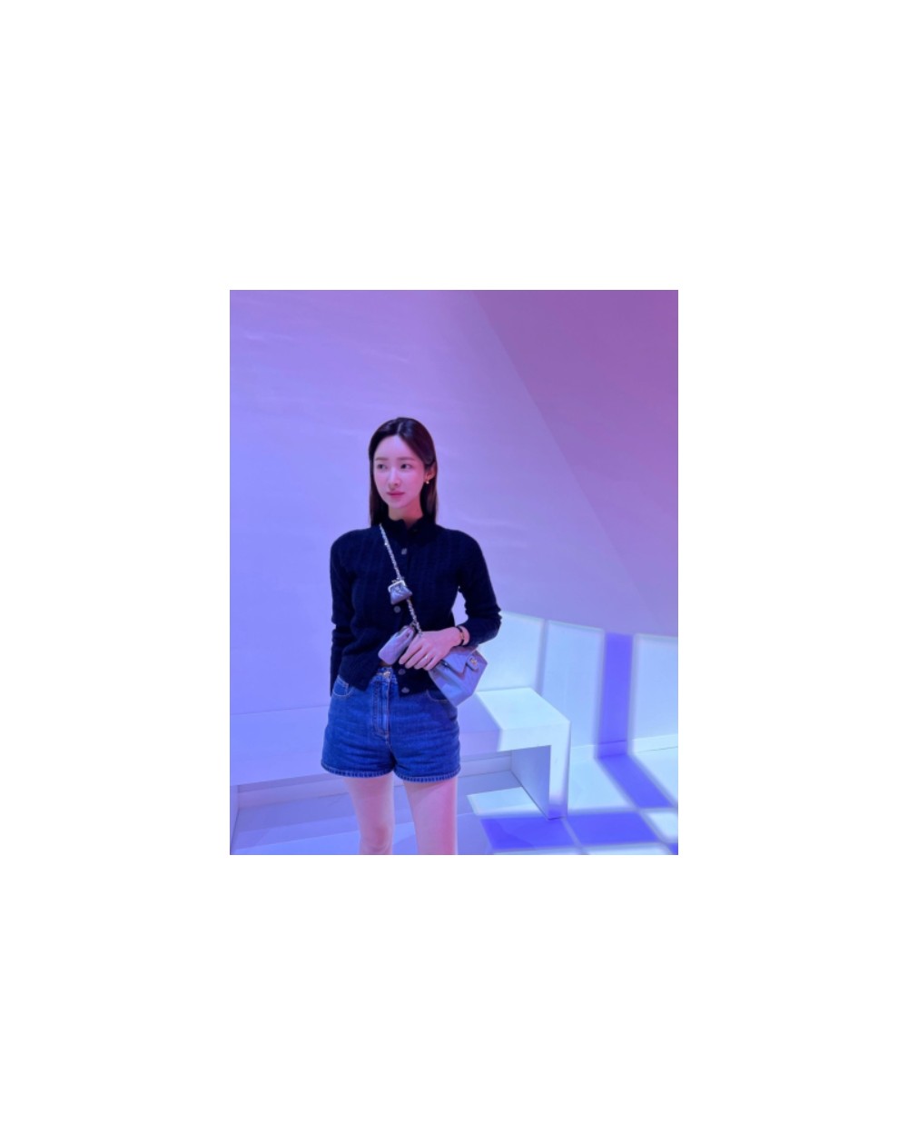 [차정원 PICK] 샤넬 클래식 미디움 플랩백 그레인드 카프스킨 & 골드 메탈 라이트 블루