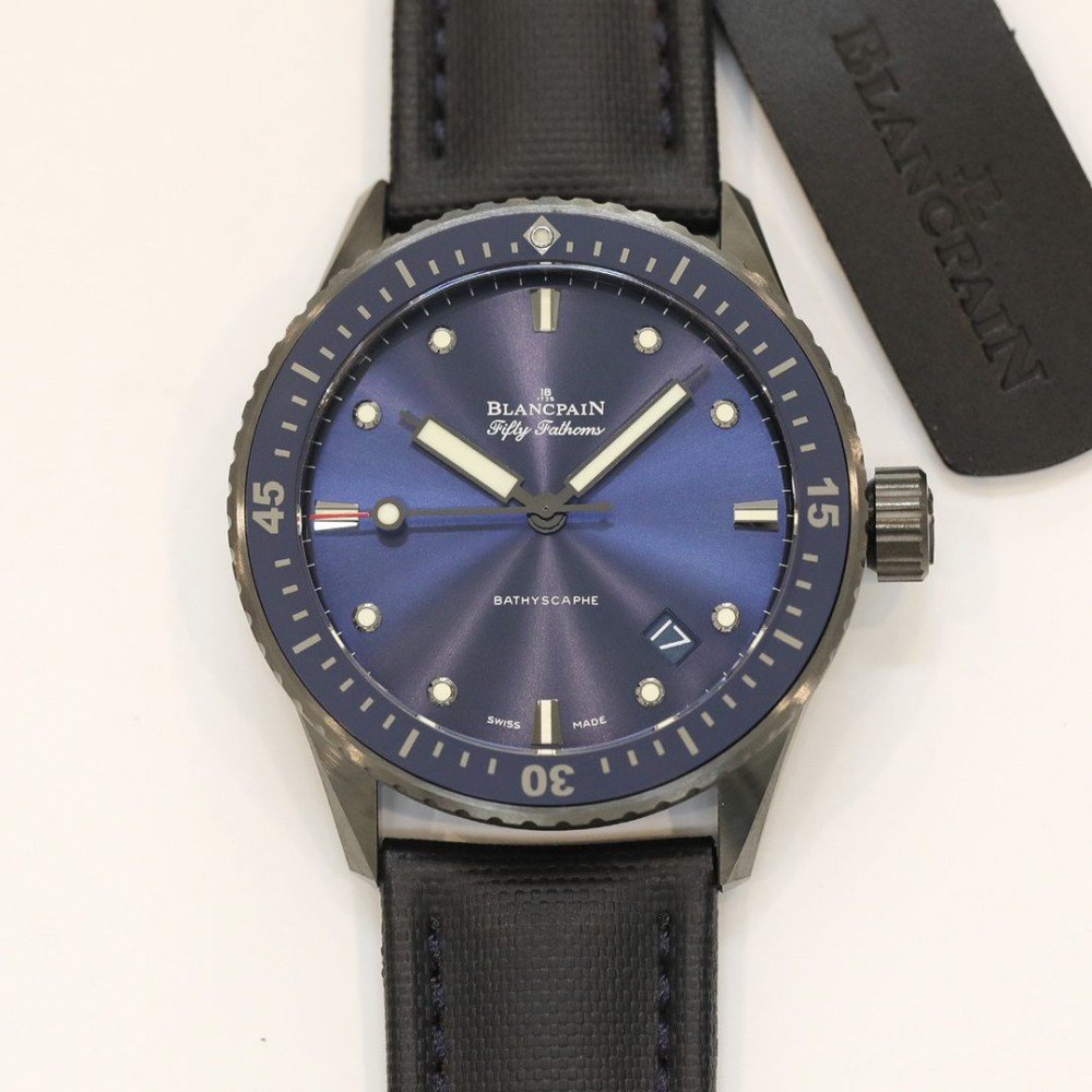 블랑팡 피프티 패덤즈 새틴 그레이 세라믹 블루 다이얼 43mm 5000-0240-O52A